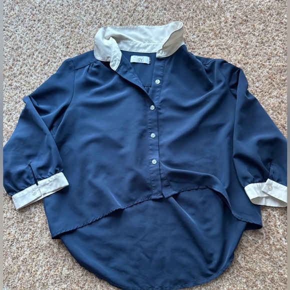 Dolce Vita Navy Button Down Size Medium Shorter Length In The Front - Picture 1 of 5